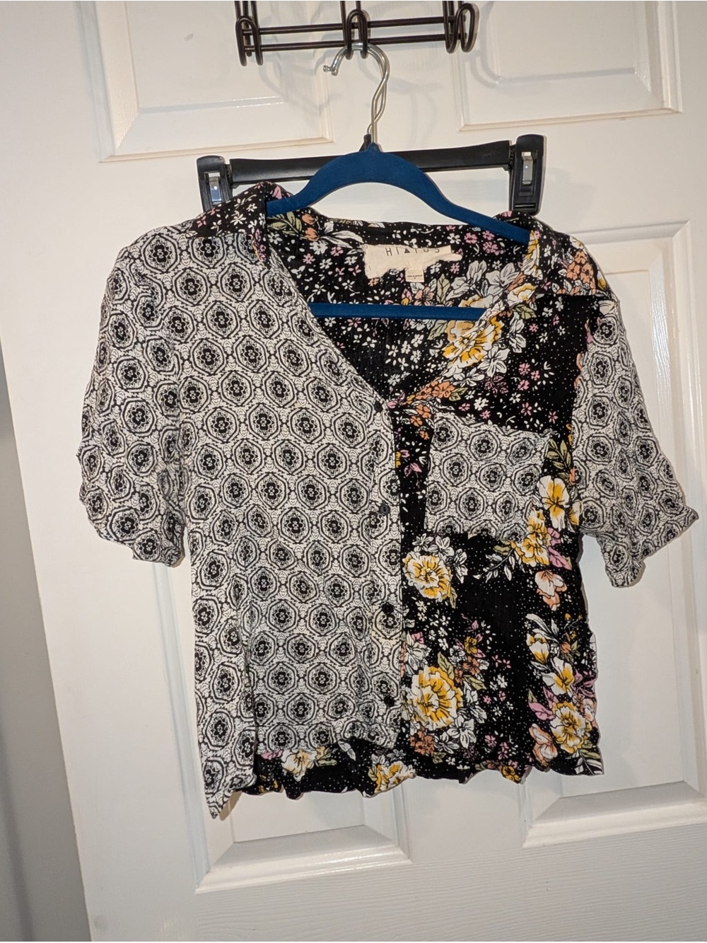Patchwork Floral Button-Front Crop Top - Black